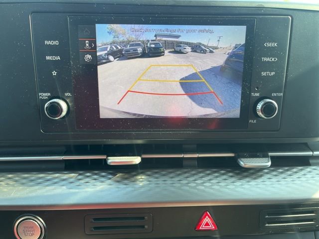 Used 2024 Kia Carnival LX image 7