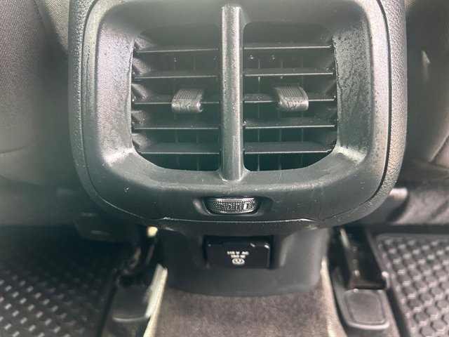 Used 2015 Jeep Cherokee Latitude w/ Cold Weather Group image 17