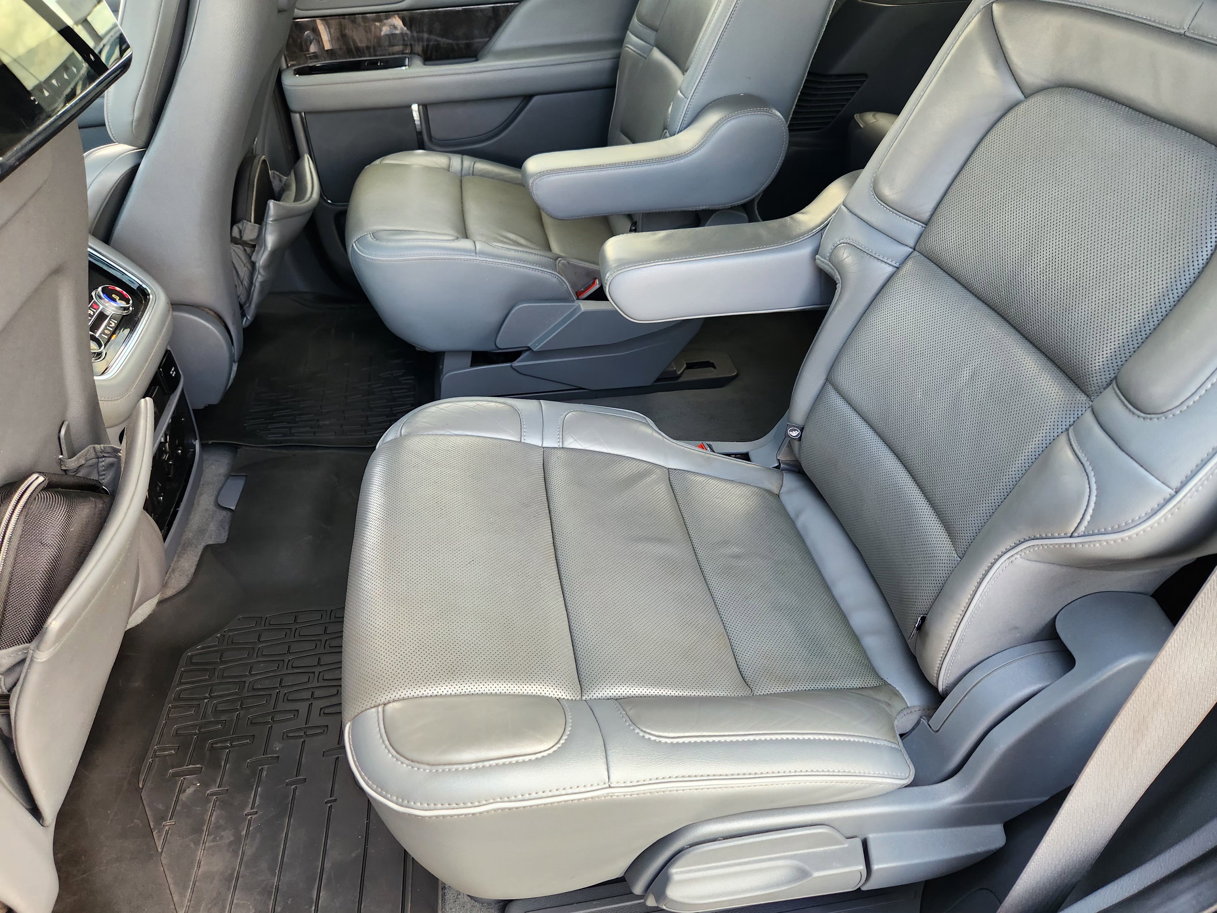 Used 2018 Lincoln Navigator Reserve w/ Technology Package AWD/4WD image 30