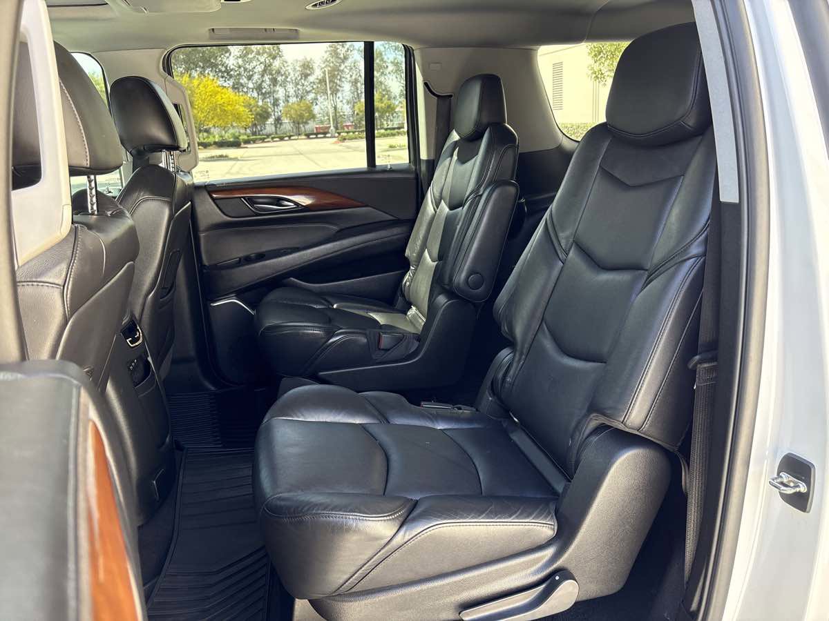 Used 2019 Cadillac Escalade ESV Luxury AWD/4WD image 14