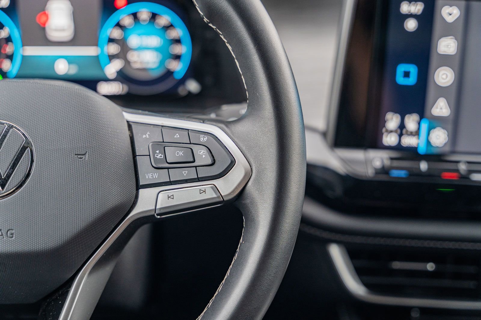 Used 2024 Volkswagen Atlas Cross Sport SE image 29