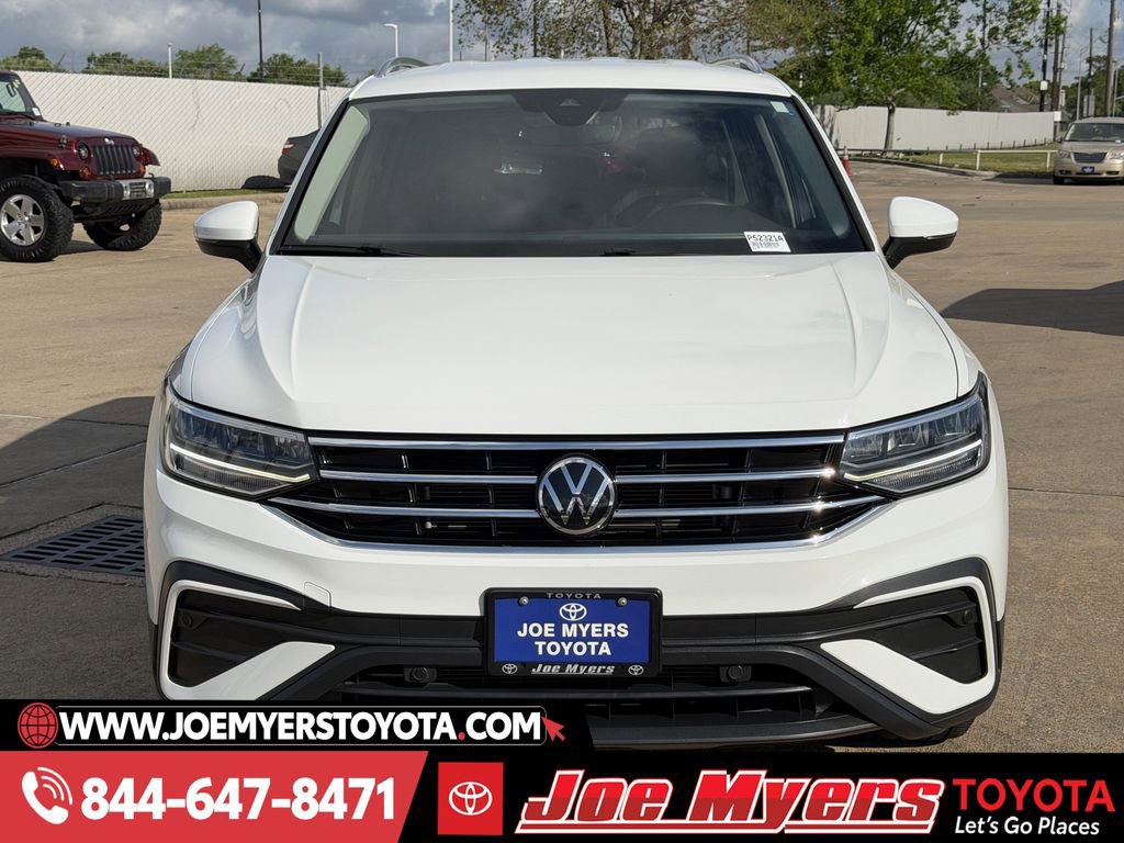 Used 2024 Volkswagen Tiguan SE image 3