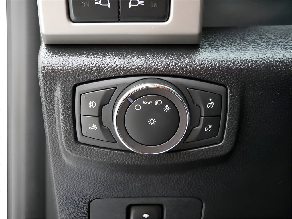 Used 2019 Ford F350 Lariat w/ Chrome Package image 17