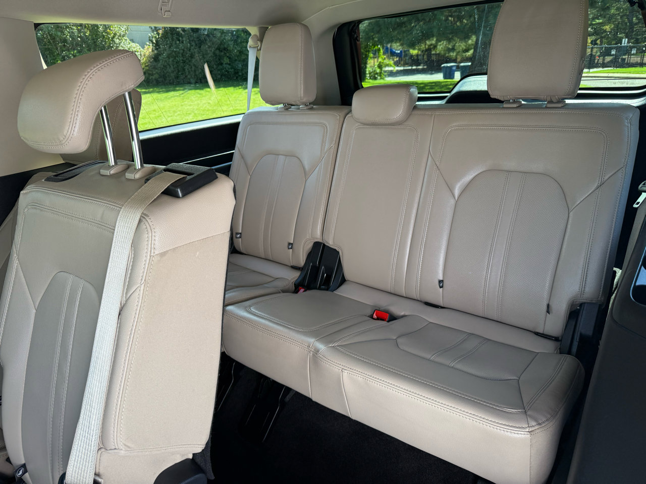 Used 2022 Ford Expedition Max Limited image 10