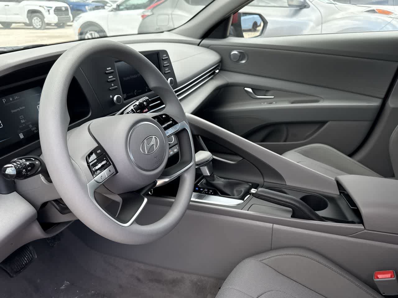 Used 2025 Hyundai Elantra SE FWD image 13