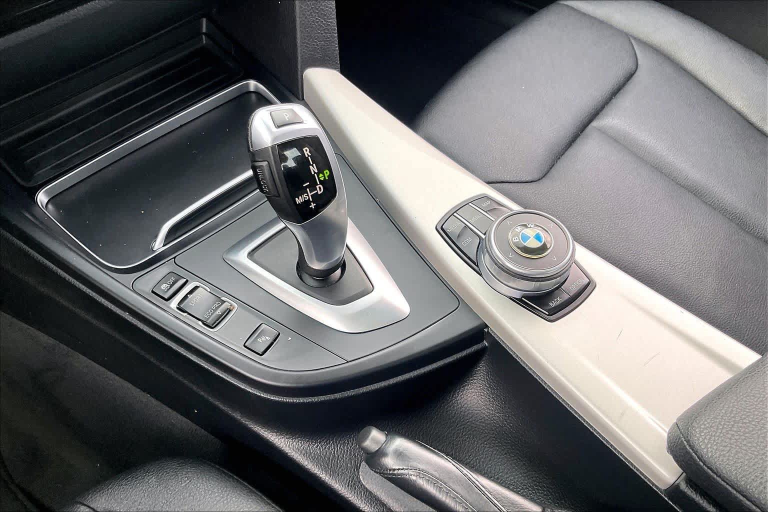 Used 2018 BMW 320i xDrive Sedan AWD/4WD image 16