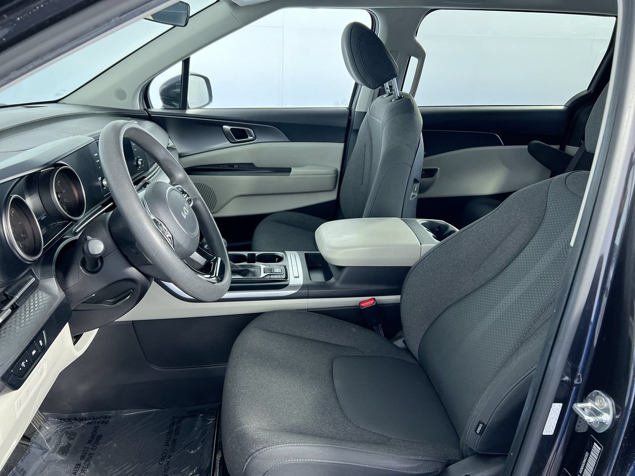 Certified 2024 Kia Carnival LX FWD image 11