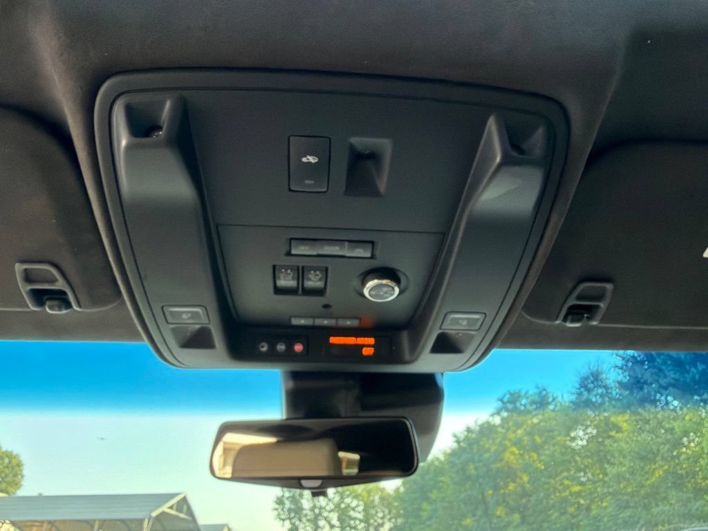 Used 2019 Cadillac Escalade Platinum AWD/4WD image 43
