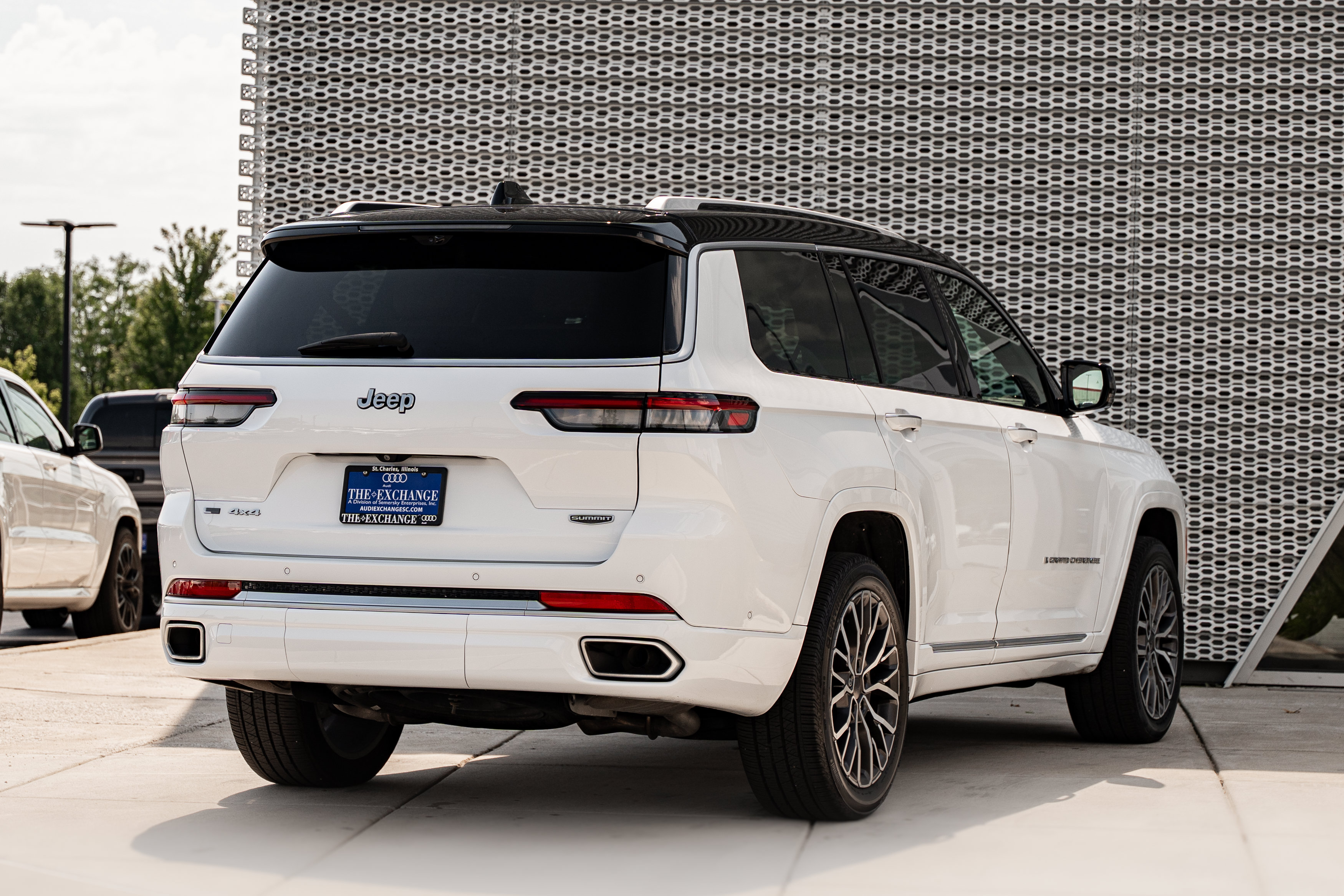 Used 2021 Jeep Grand Cherokee L Summit AWD/4WD image 4