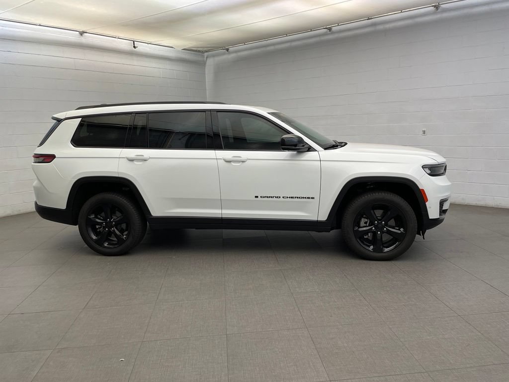 New 2025 Jeep Grand Cherokee L Limited w/ Luxury Tech Group II AWD/4WD image 2