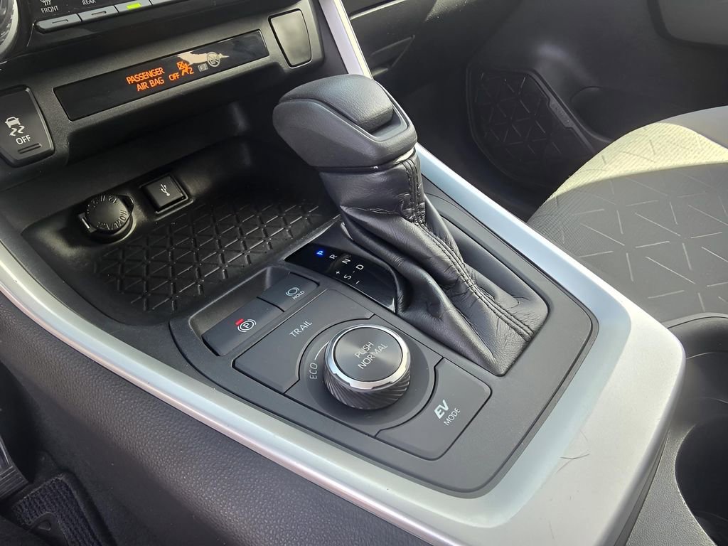 Used 2021 Toyota RAV4 XLE w/ Convenience Package image 20