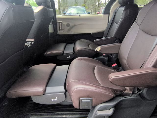 Used 2022 Toyota Sienna Platinum AWD/4WD image 28