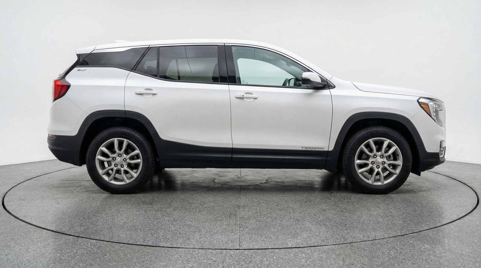 Used 2024 GMC Terrain SLT image 11