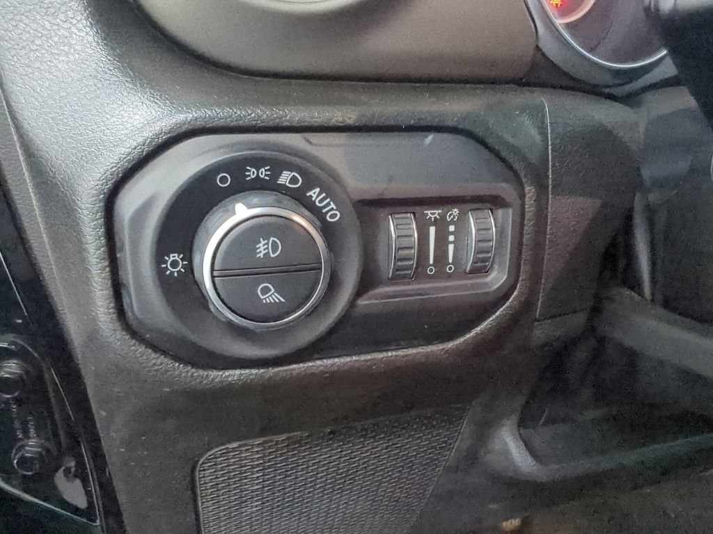 Used 2022 Jeep Gladiator Sport AWD/4WD image 11