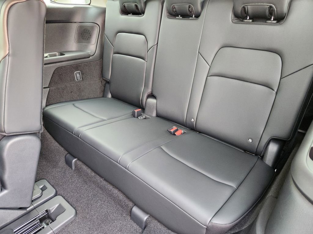 New 2026 Nissan Pathfinder Platinum w/ Cargo Package AWD/4WD image 17