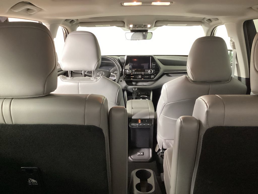 Used 2024 Toyota Highlander XLE AWD/4WD image 24