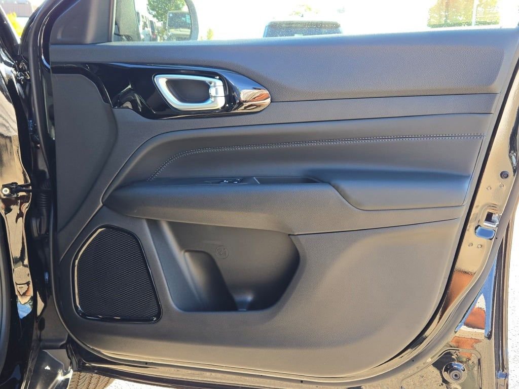New 2026 Jeep Compass Latitude image 9