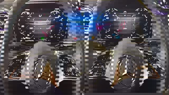 Used 2025 Mercedes-Benz GLC 300 4MATIC image 41