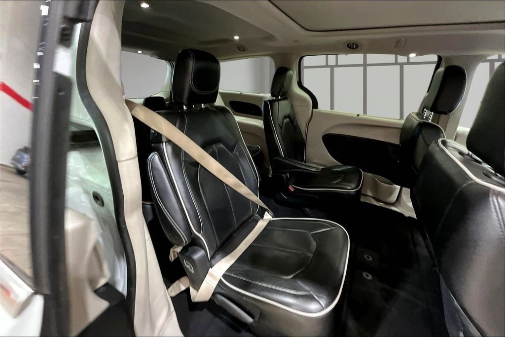 Used 2022 Chrysler Pacifica Limited FWD image 27