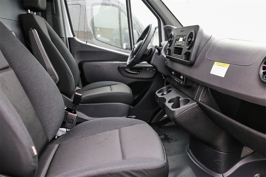Used 2024 Mercedes-Benz eSprinter 170 Cargo image 15