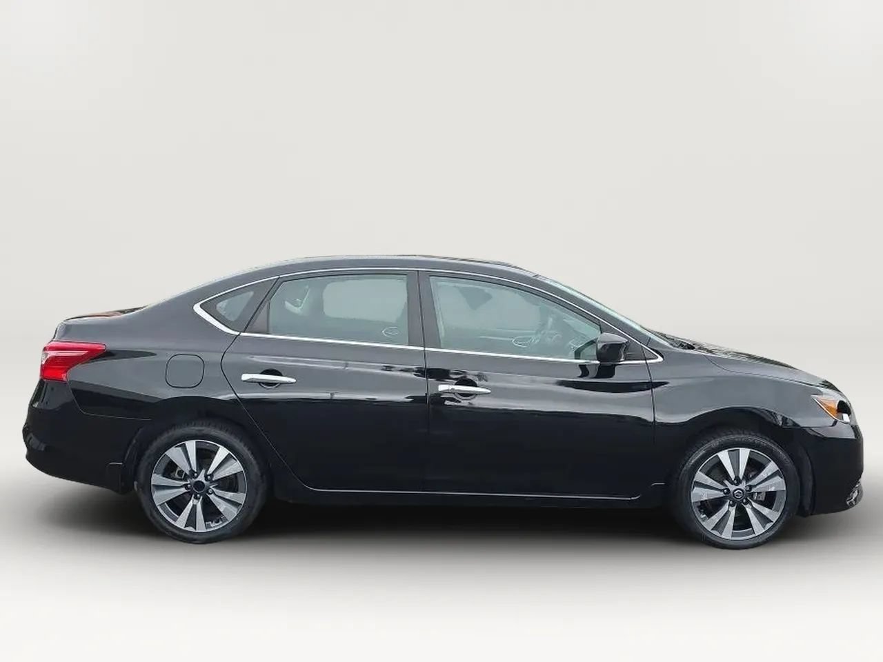 Used 2019 Nissan Sentra SV w/ Special Edition Package FWD image 9