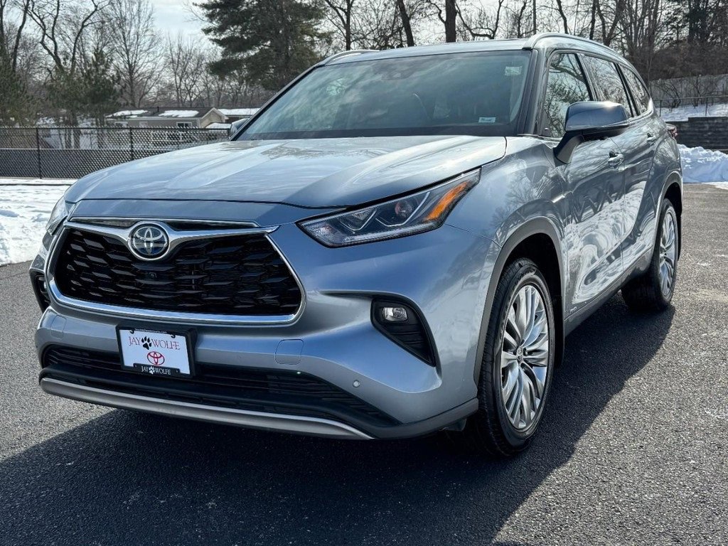 Used 2024 Toyota Highlander Platinum image 10