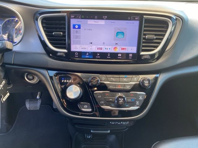 Used 2025 Chrysler Pacifica Select FWD image 25