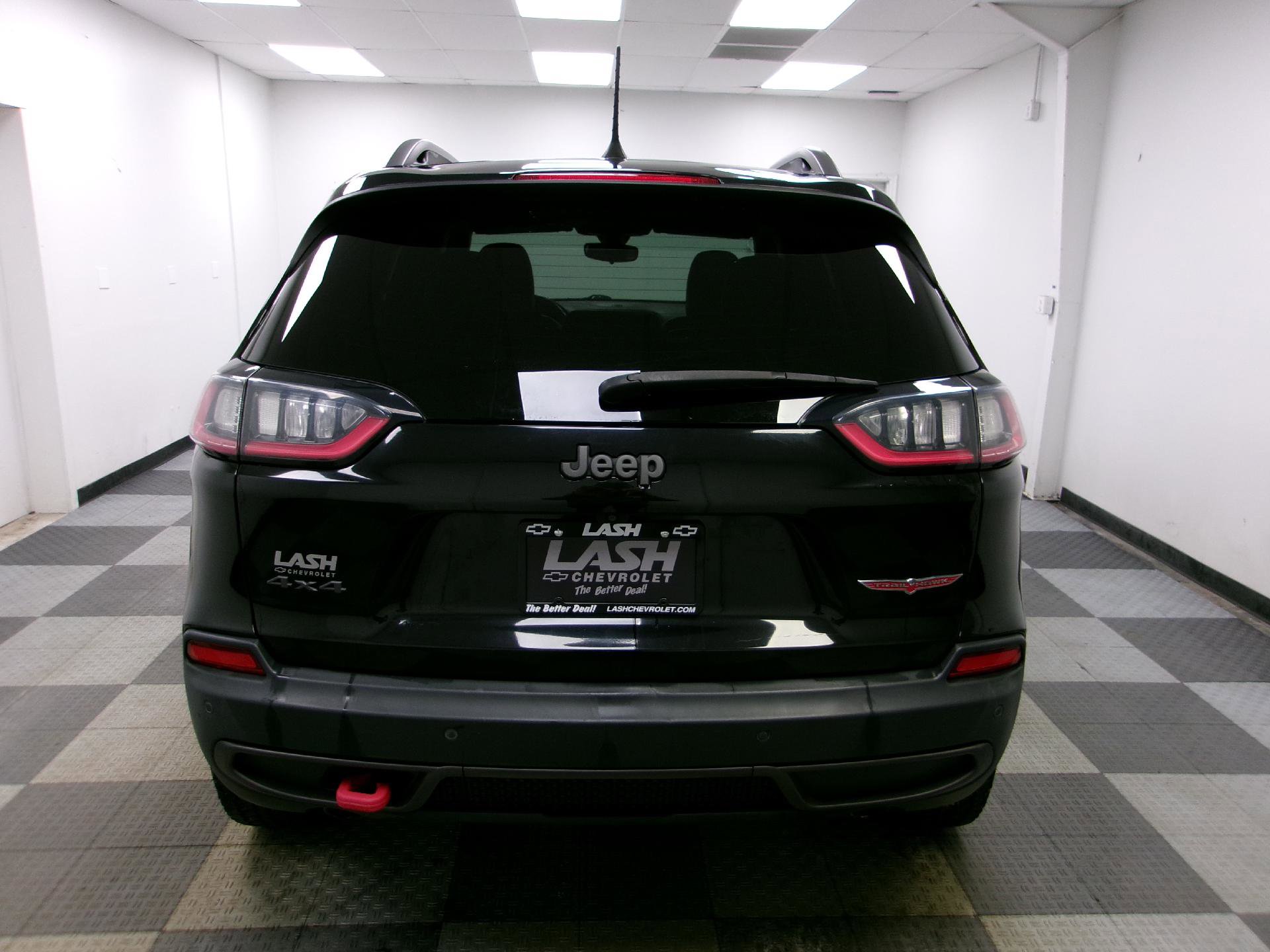 Used 2019 Jeep Cherokee Trailhawk w/ Cold Weather Group image 12