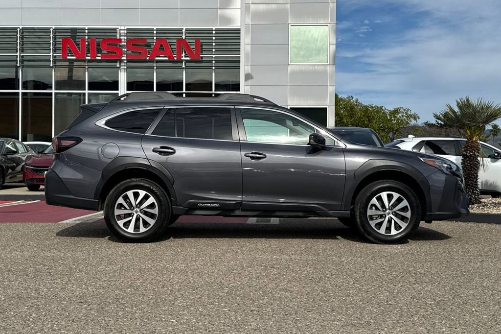Used 2025 Subaru Outback Premium image 3