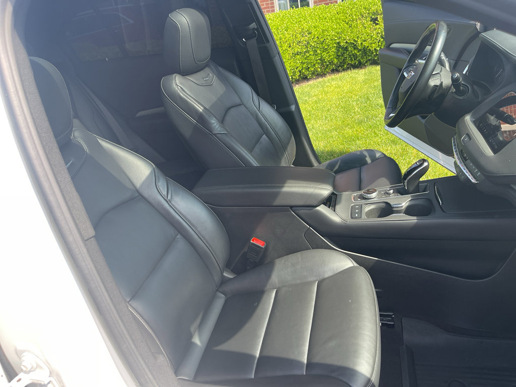 Used 2023 Cadillac XT4 Premium Luxury w/ LPO, ONYX Package AWD/4WD image 32