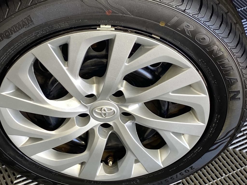 Used 2018 Toyota Corolla LE FWD image 27