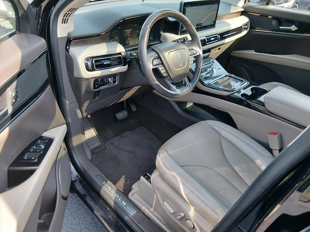Used 2023 Lincoln Nautilus Reserve w/ Cargo Utility Package FWD image 9