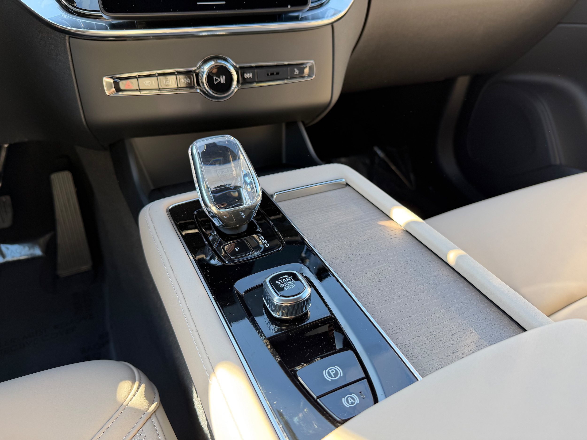 New 2026 Volvo XC90 T8 Core w/ Protection Package Premier AWD/4WD image 14