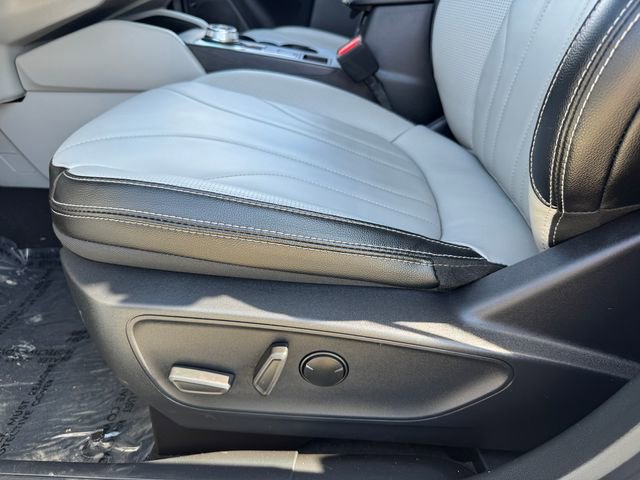 Certified 2025 Ford Escape Platinum w/ Premium Technology Package image 15