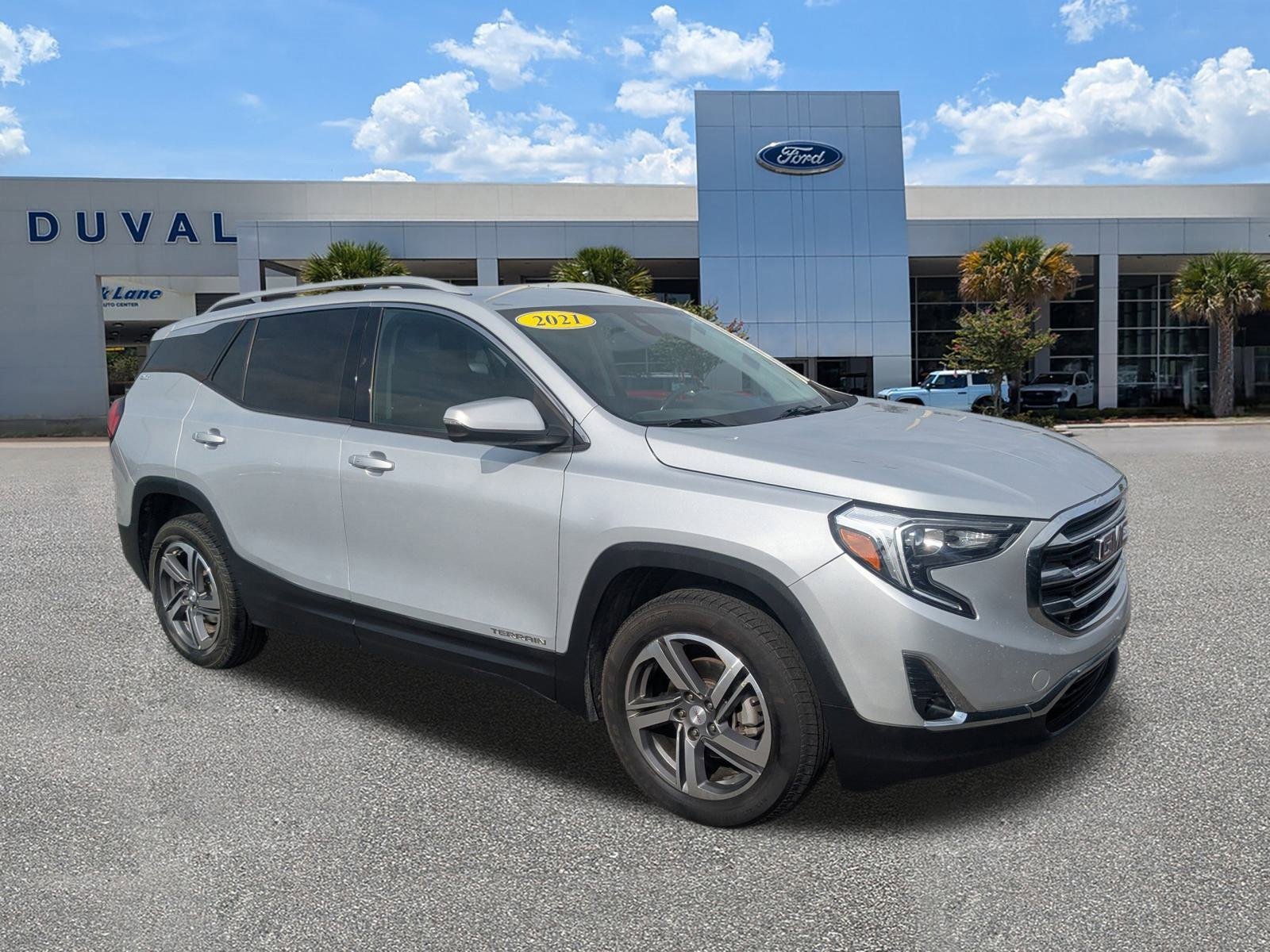 Used 2021 GMC Terrain SLT image 2