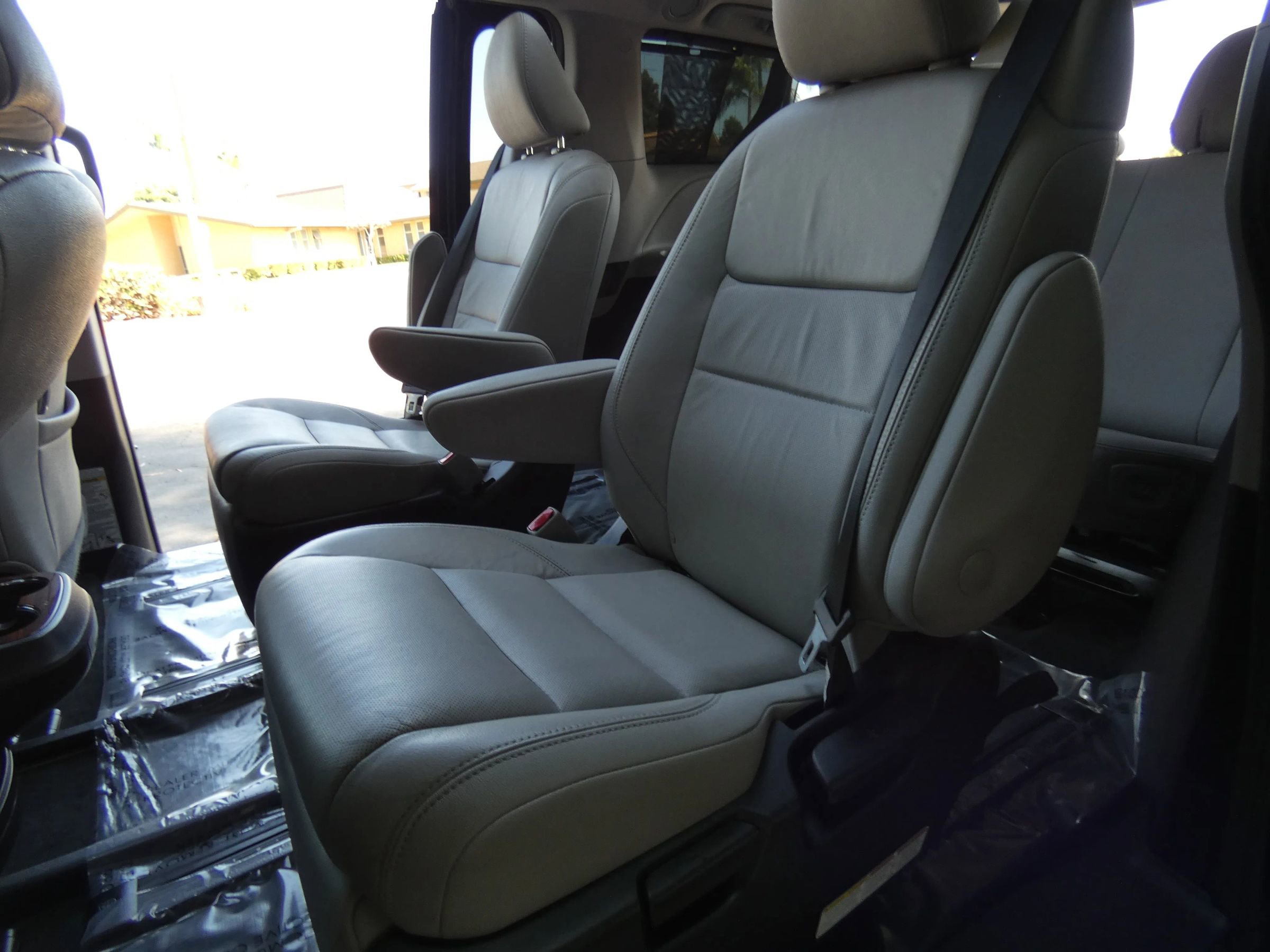 Used 2018 Toyota Sienna Limited image 43