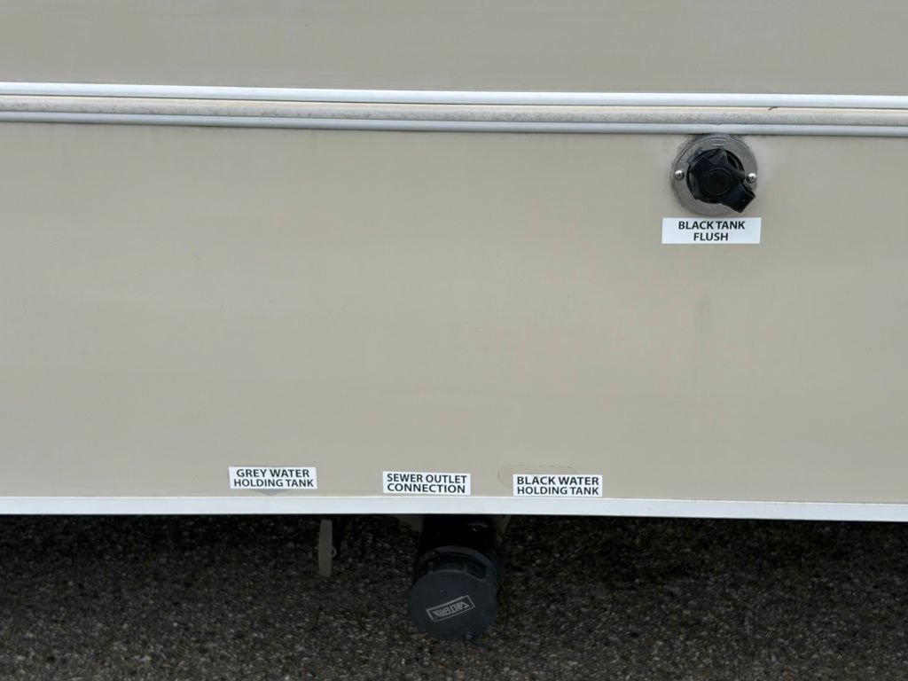 Used 2014 Ford E-450 and Econoline 450 Super Duty w/ Motorhome Prep Package RWD image 7