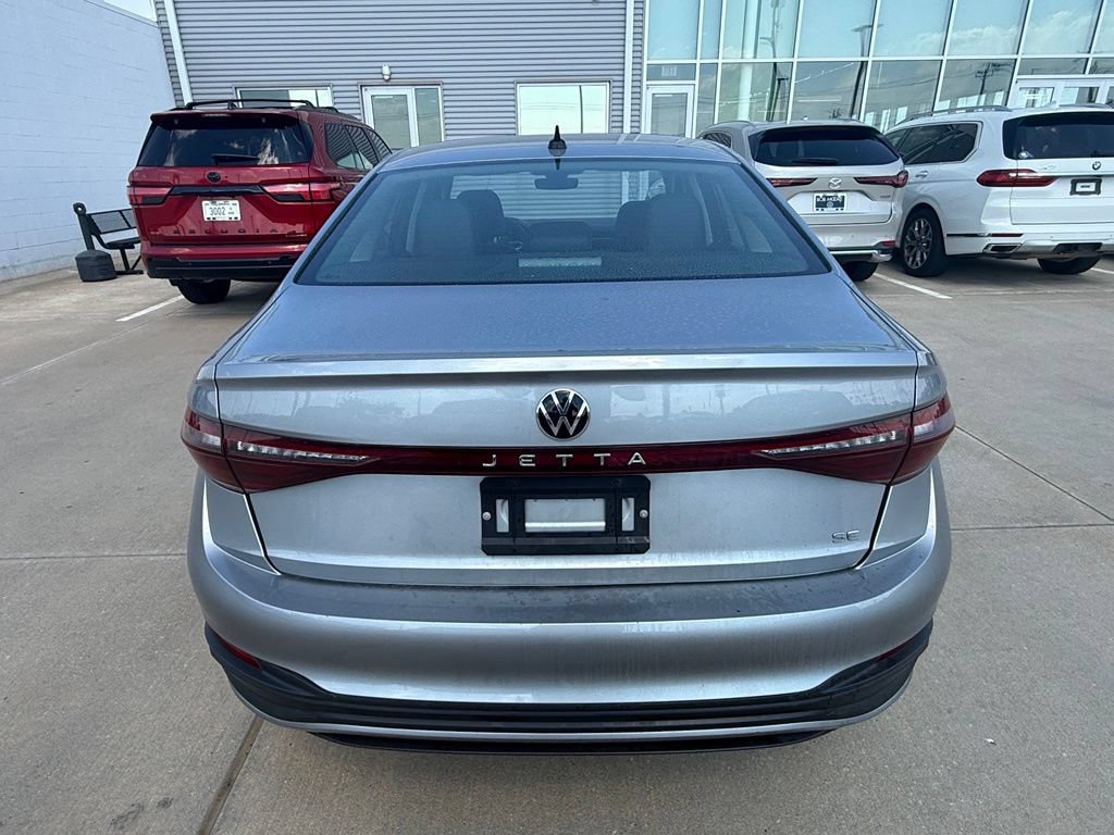 Used 2025 Volkswagen Jetta SE FWD image 6