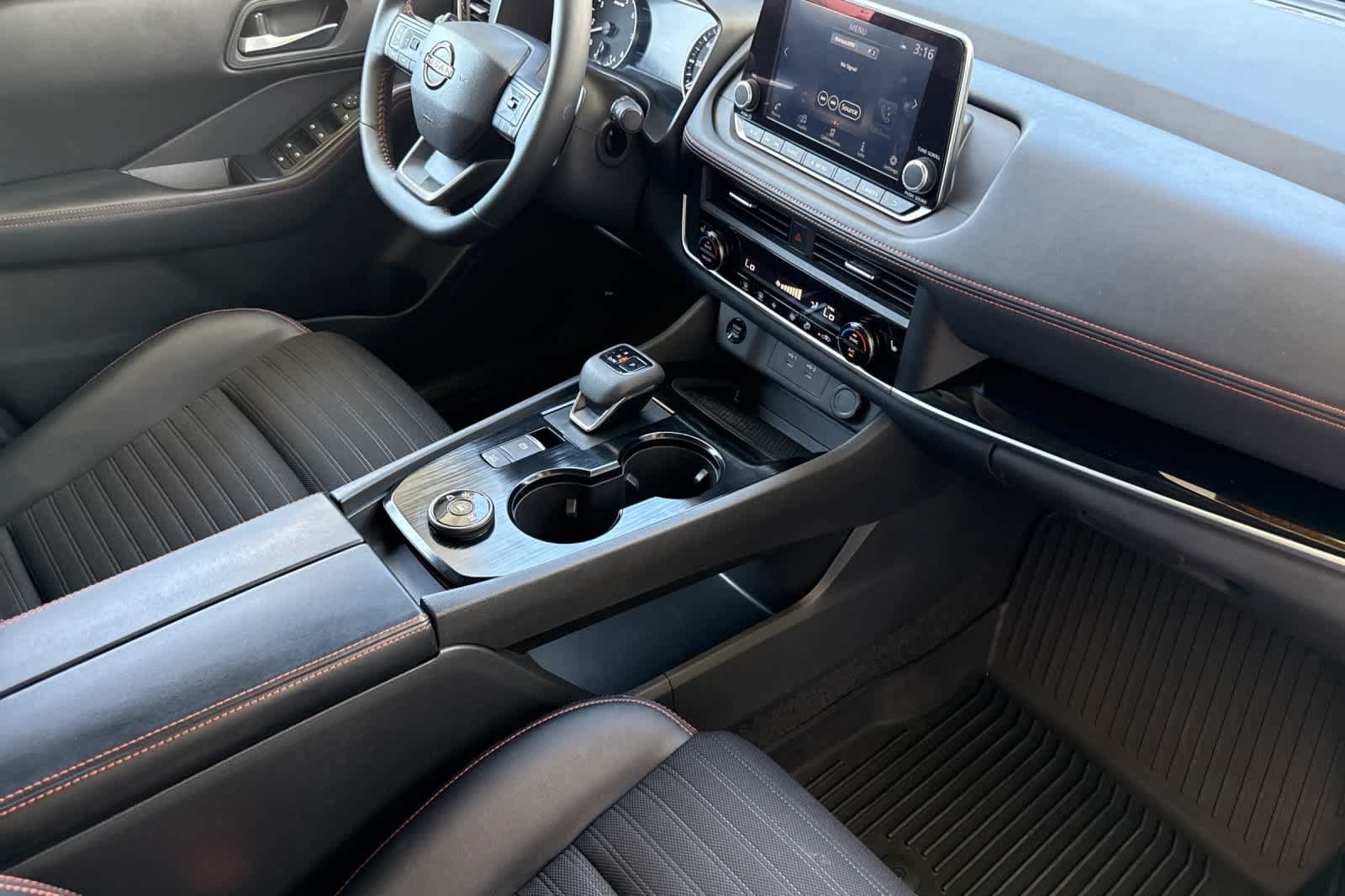 Used 2025 Nissan Rogue SV AWD/4WD image 18