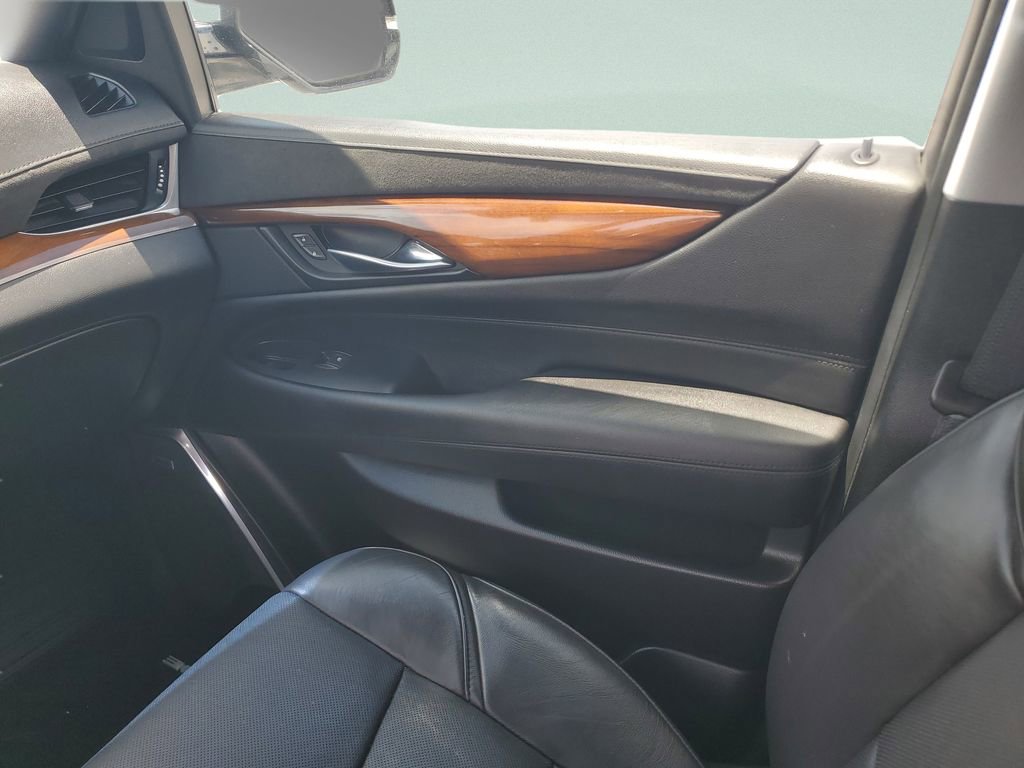 Used 2019 Cadillac Escalade Luxury AWD/4WD image 13