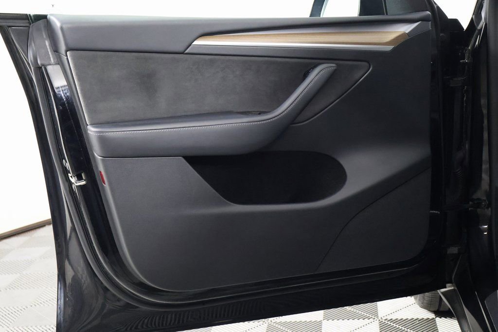 Used 2022 Tesla Model Y Long Range image 12