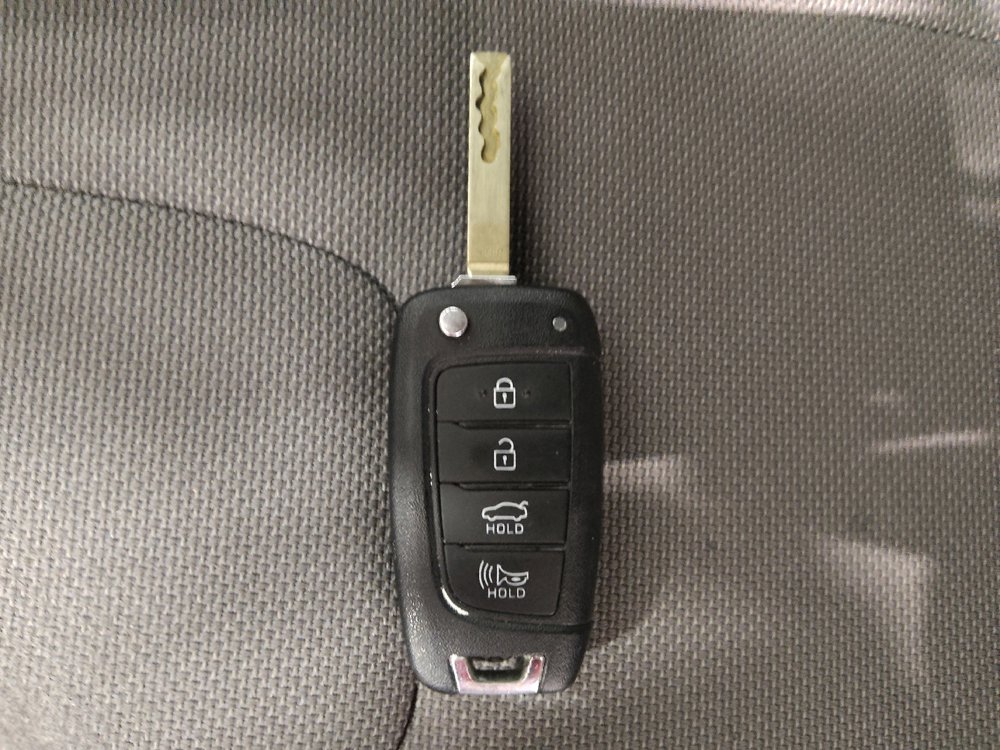 Used 2025 Hyundai Elantra SE image 32