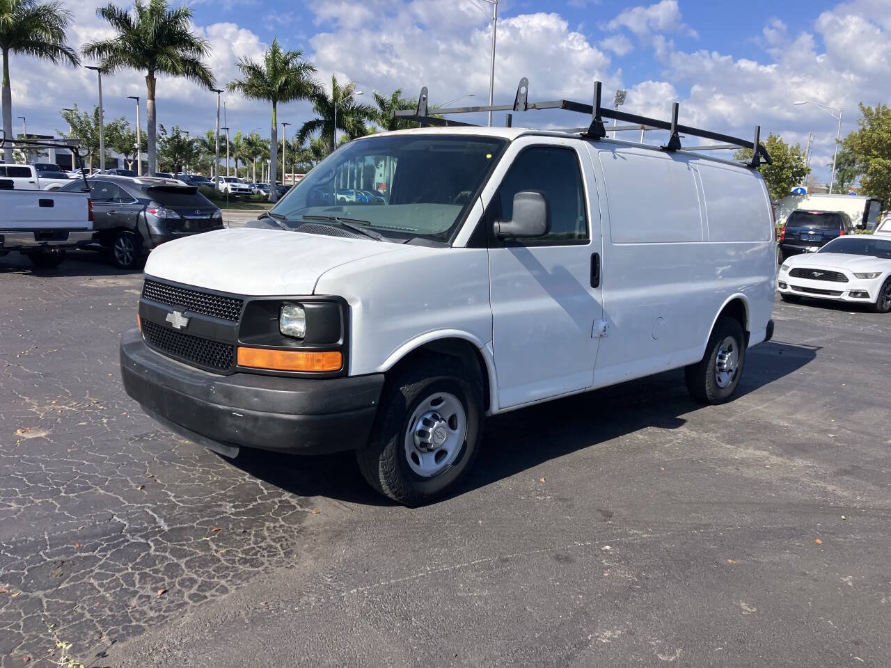 Used 2010 Chevrolet Express 2500 RWD image 4