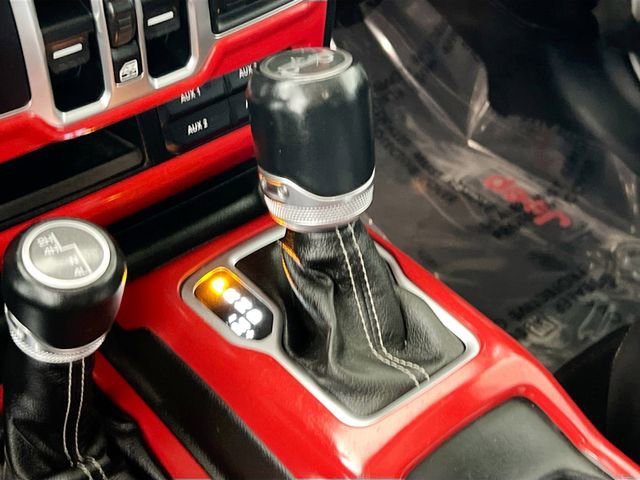 Used 2018 Jeep Wrangler Unlimited Sahara w/ Uconnect 4C Nav & Sound Group AWD/4WD image 11