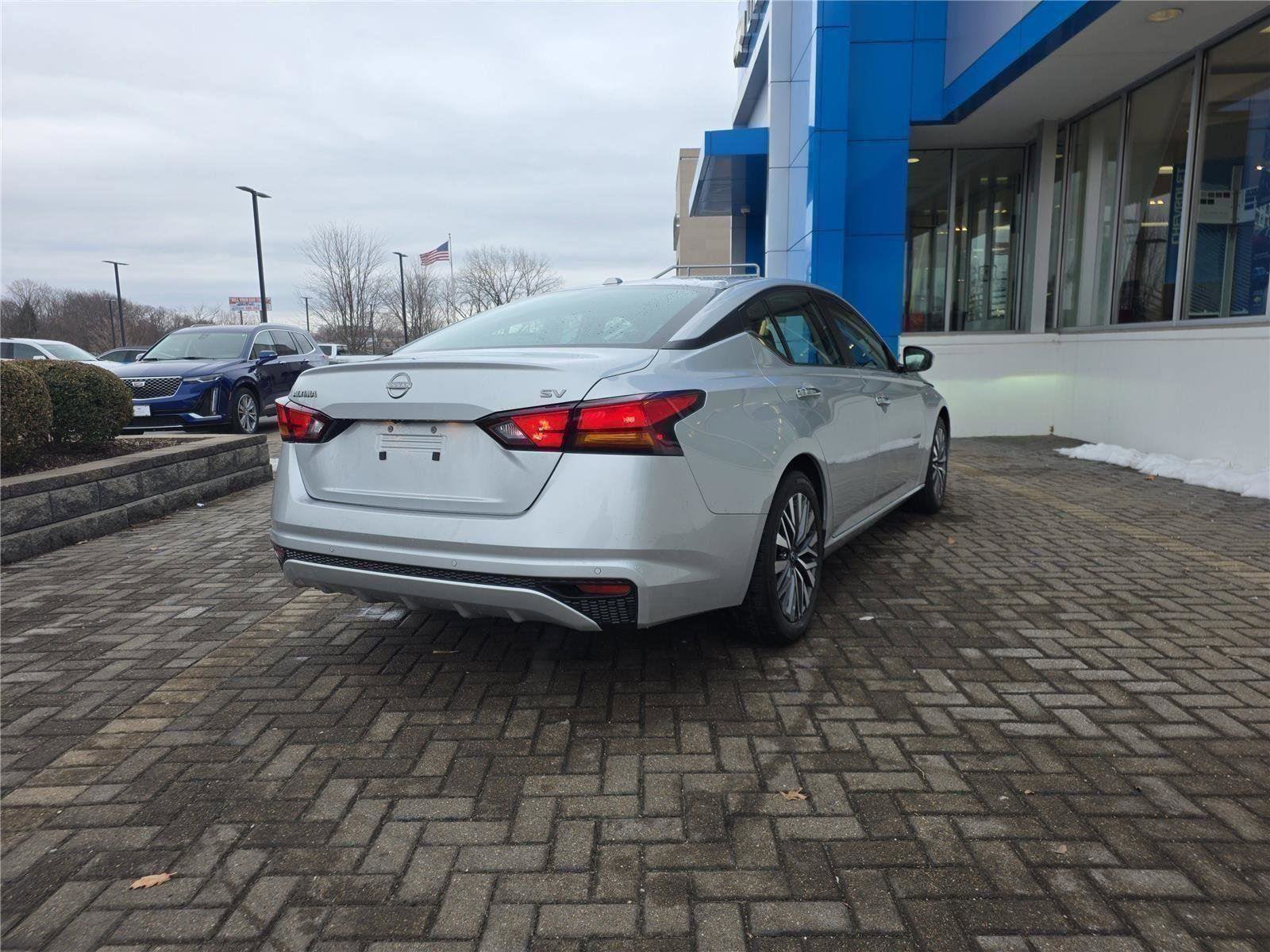 Used 2023 Nissan Altima 2.5 SV FWD image 5