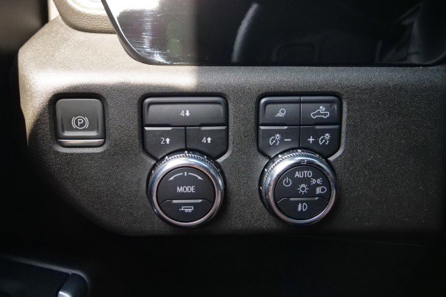 Used 2024 GMC Sierra 3500 SLE w/ SLE Convenience Package image 15