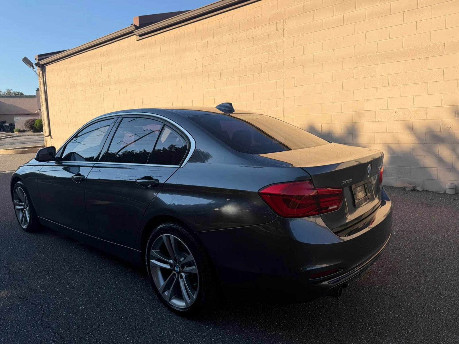 Used 2018 BMW 328d xDrive Sedan w/ Convenience Package AWD/4WD image 5