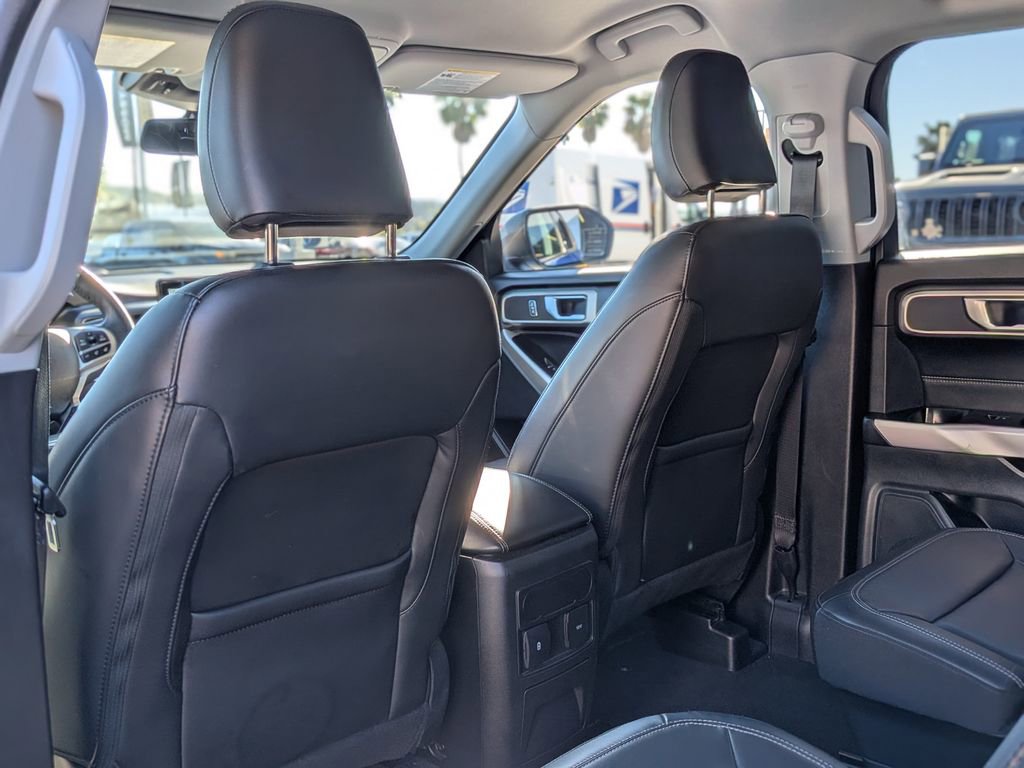 Used 2022 Ford Explorer XLT w/ Equipment Group 202A image 30