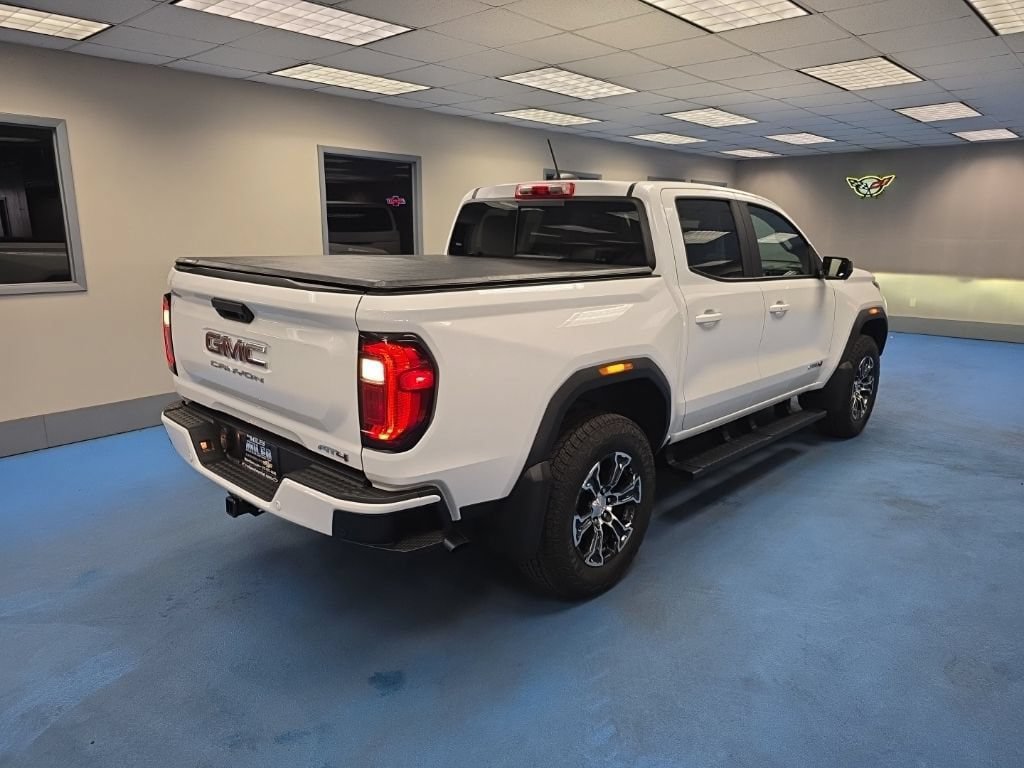 Certified 2025 GMC Canyon AT4 AWD/4WD image 3