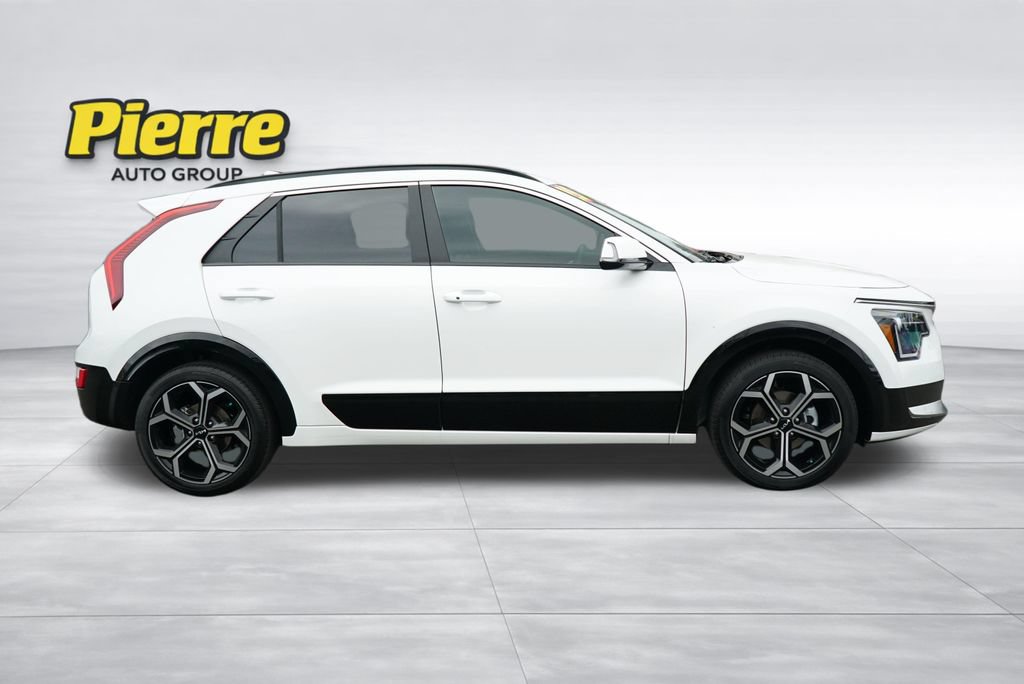 Used 2025 Kia Niro EX Touring FWD image 3